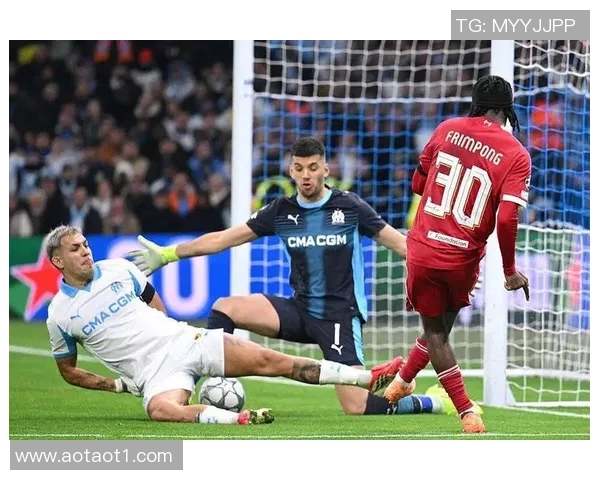 英超赛场加克波精彩破门助力球队争夺冠军荣耀